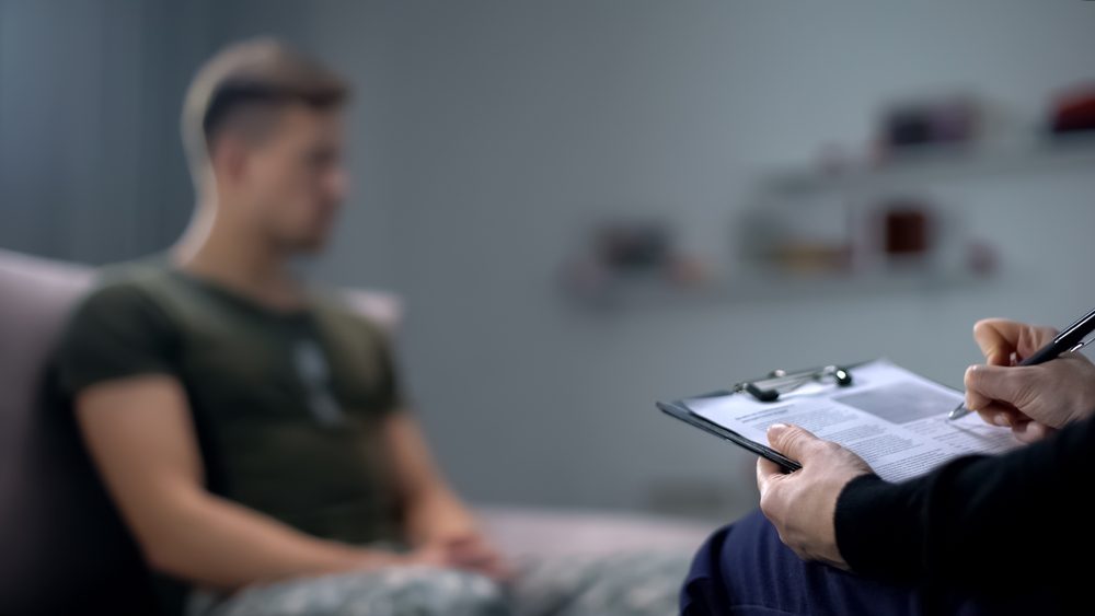 العلاج النفسي السلوكي من شأنه المساعدة في التعافي والمضي قدماً - shutterstock