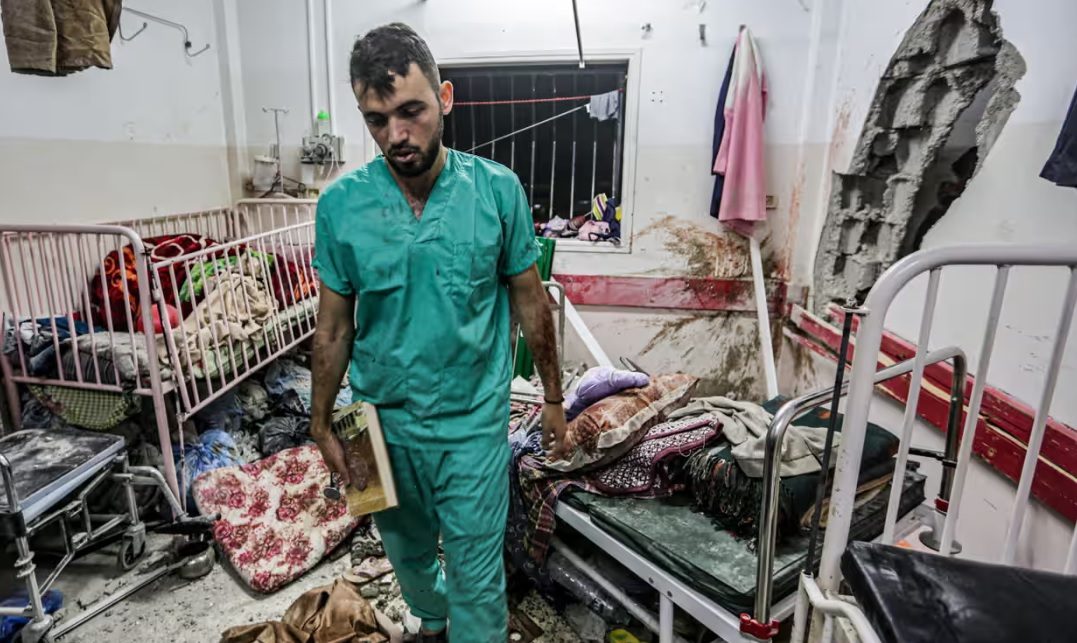 غرفة متضررة في مستشفى ناصر في خان يونس