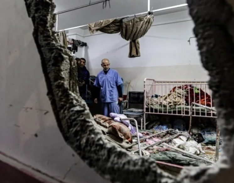دمار في أحد مستشفيات قطاع غزة/ رويترز