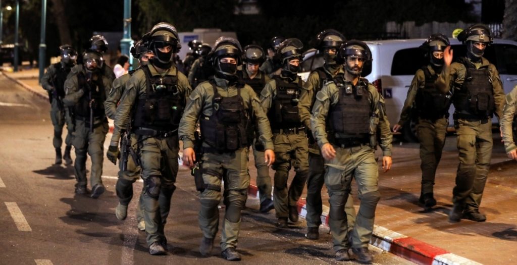 شرطة الاحتلال تغلق محيط السفارة الأمريكية في تل أبيب