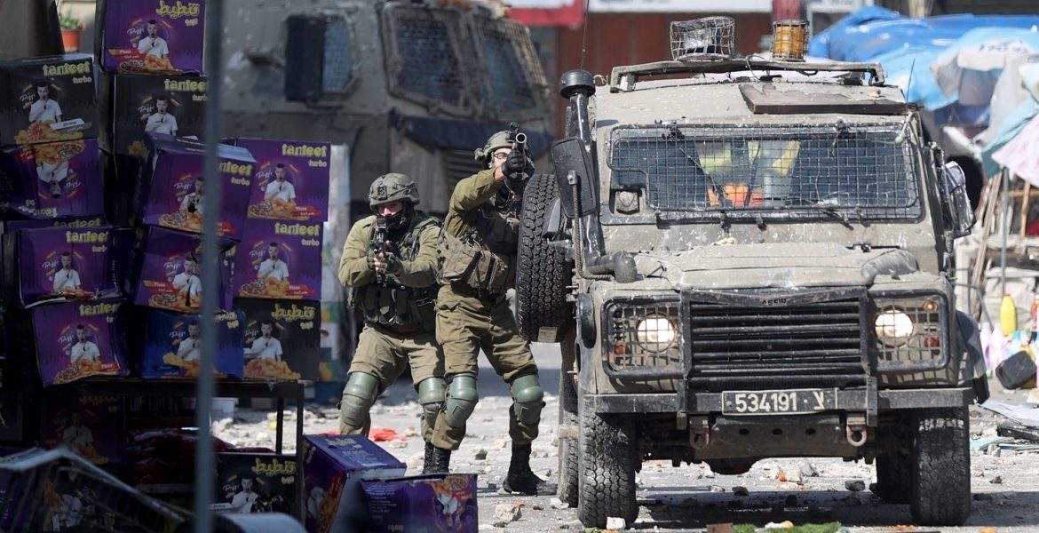 جنود الاحتلال في اقتحام لمدن الضفة الغربية المحتلة/الأناضول