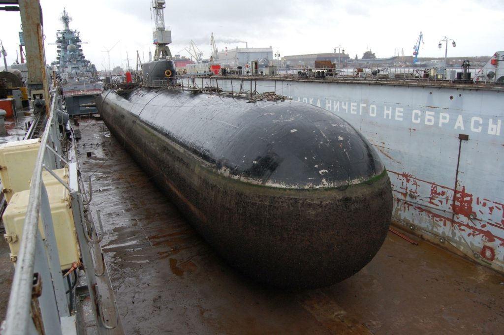 الغواصة السوفييتية المصنوعة من التيتانيوم (المشروع 661) أو K-222