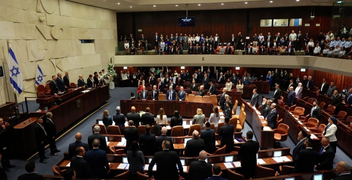 الاحتلال الإسرائيلي يدرس إمكانية محاكمة أسرى فلسطينيين مثل النازيين