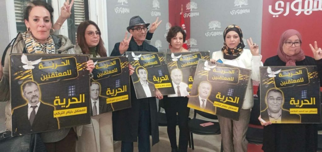 عائلات المعتقلين السياسيين بتونس
