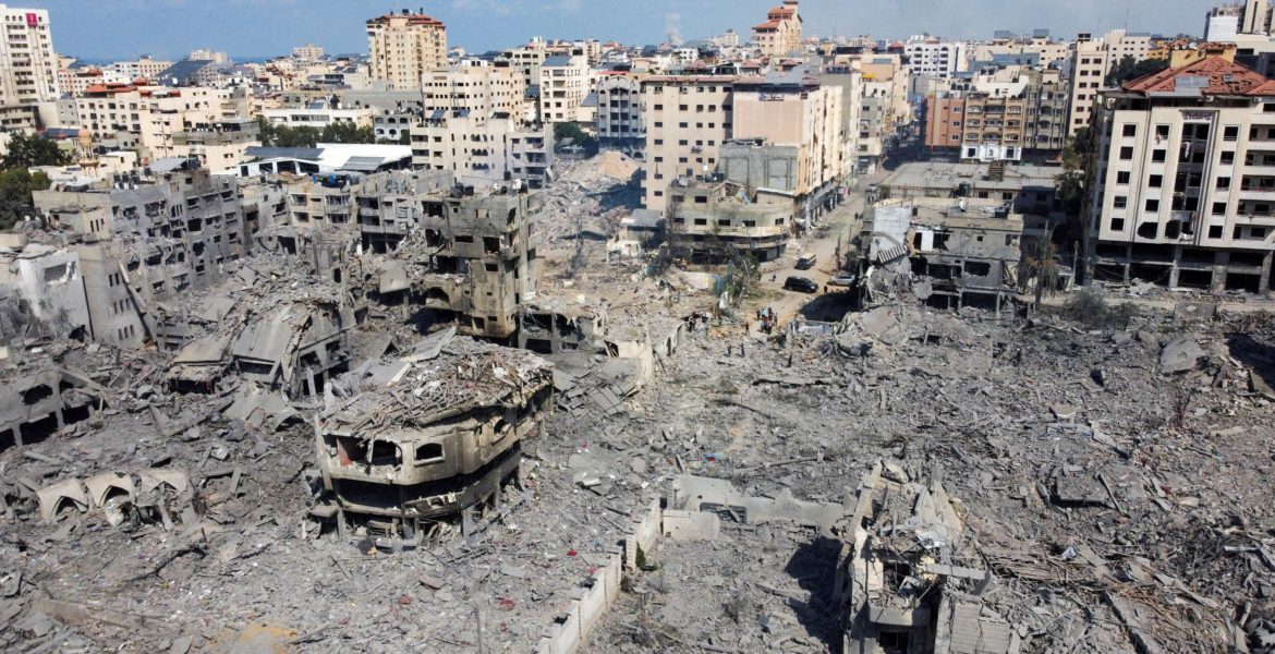 الدمار الذي خلفه قصف الاحتلال في غزة/رويترز