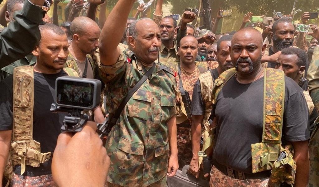 الجيش السوداني طلب مساعدة إيران بإمداده بالأسلحة وإرسال مستشارين إيرانيين إلى السودان – رويترز