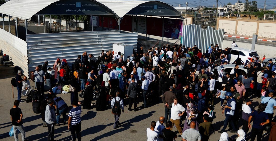 من سائق أجرة لأغنى شخص بسيناء! من هو العرجاني الذي يفرض “إتاوات” على الفلسطينيين لمغادرة غزة؟