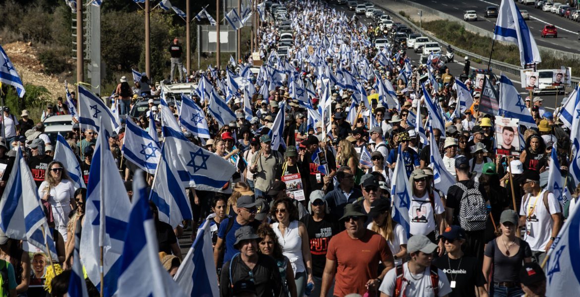 مسيرات رافضة لاستمرار الحرب الإسرائيلية في قطاع غزة/ رويترز