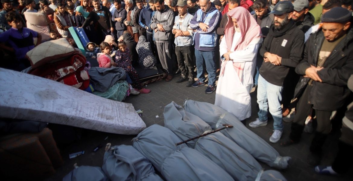 الاحتلال الإسرائيلي يرتكب مجازر جديدة ضد المدنيين بغزة.. وارتفاع عدد الأطفال الشهداء بسبب الجوع