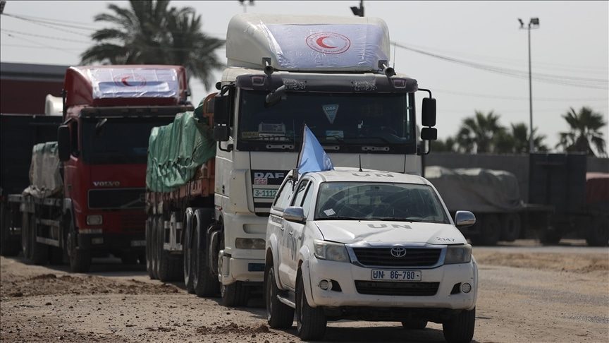سائقي شاحنات مساعدات دخول المساعدات الإنسانية إلى غزة