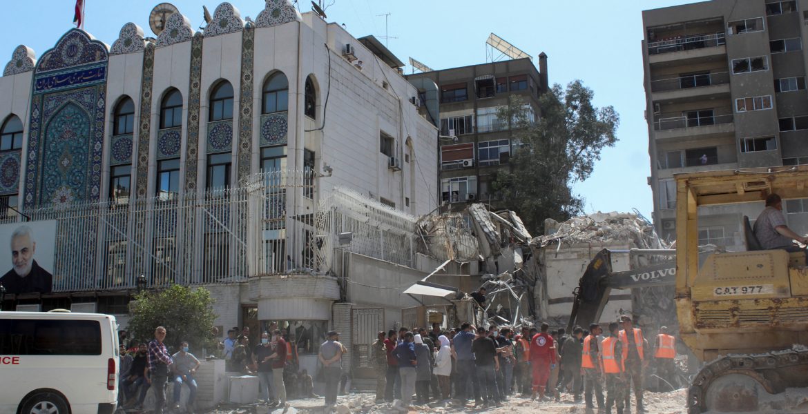 إسرائيليون يتهافتون على المتاجر خوفاً من هجوم إيراني محتمل