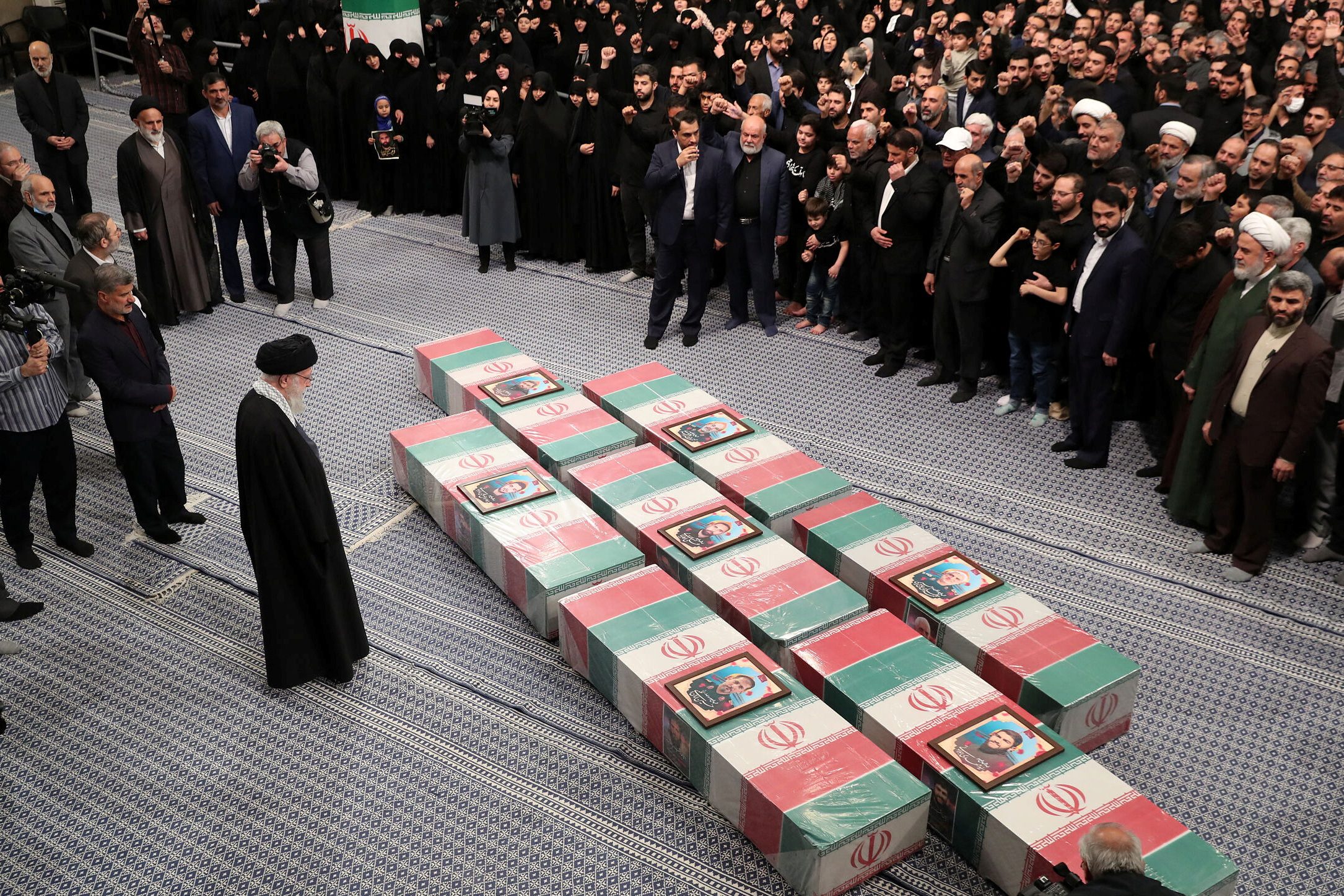 جنازة قتلى الاستهداف الإسرائيلي للسفارة الإيرانية