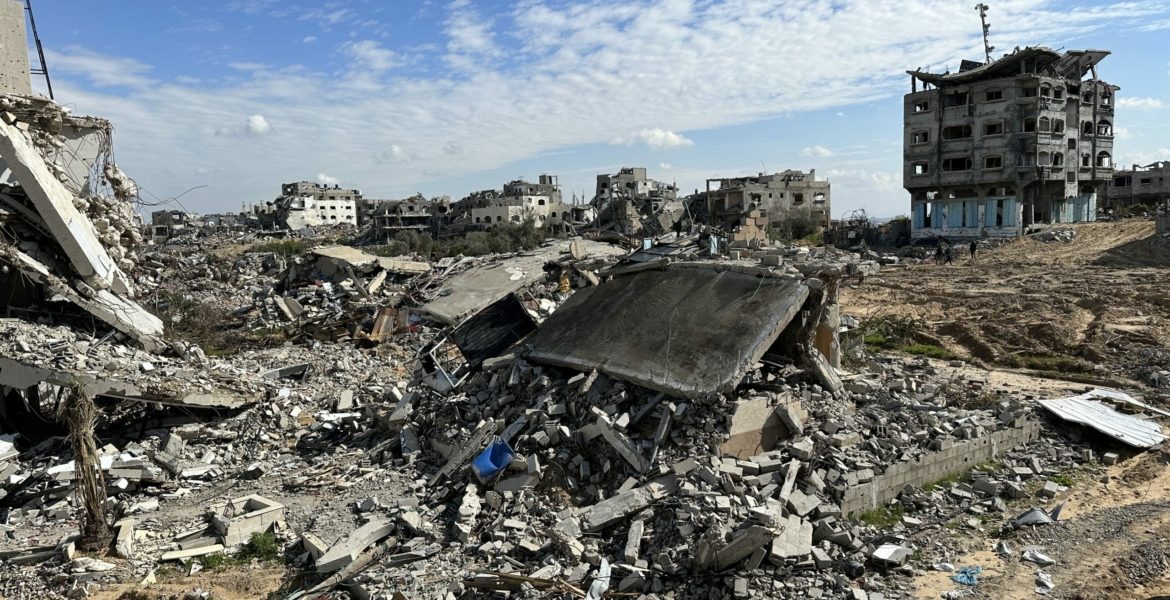وفد مصري في تل أبيب.. يبحث وقفاً “طويلاً” لإطلاق النار بغزة والتراجع عن هجوم رفح
