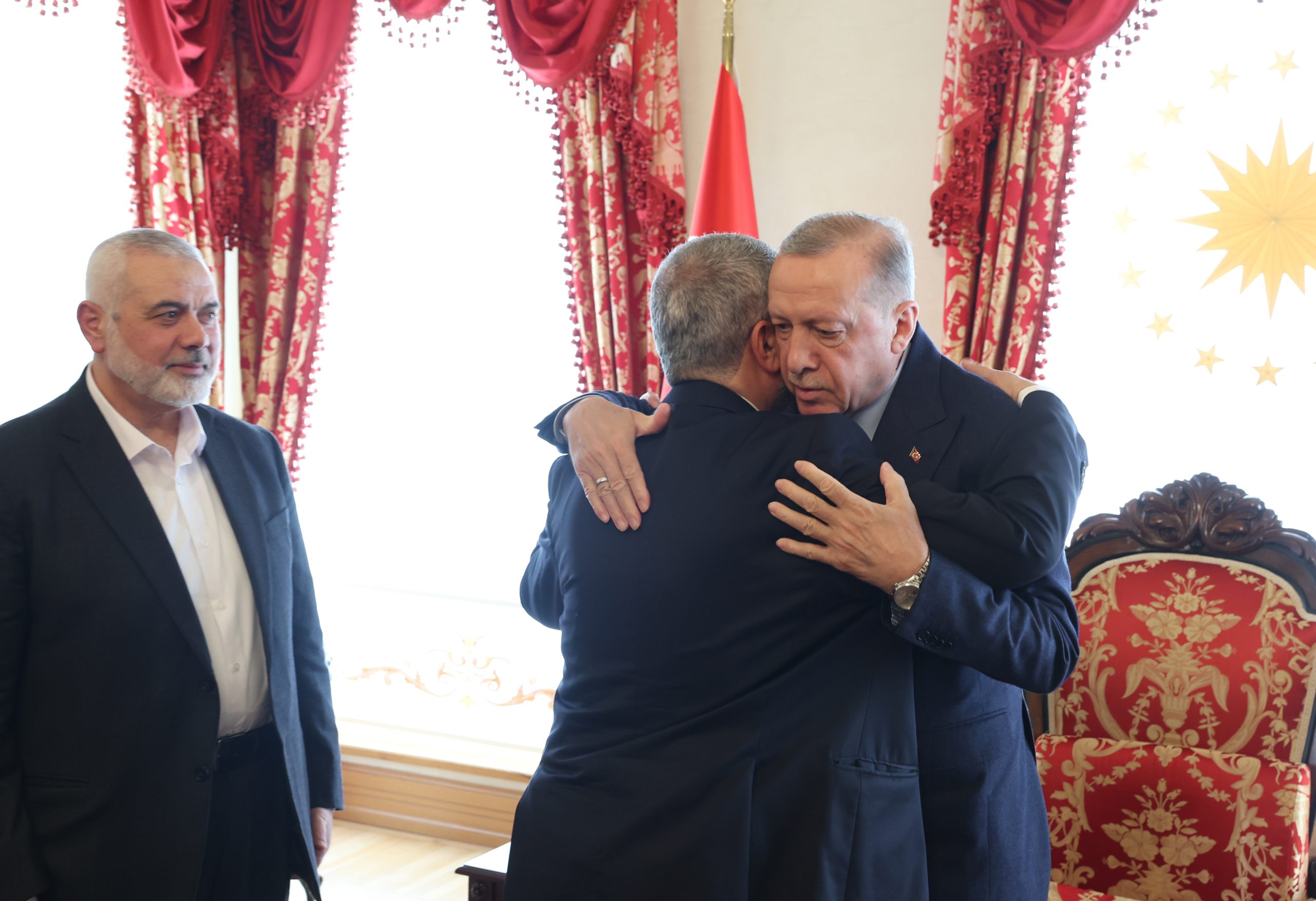 أردوغان يستبعد مغادرة حماس لقطر