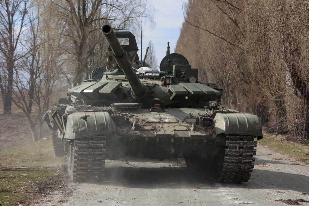 الدبابة T-72 الروسية في أوكرانيا - رويترز