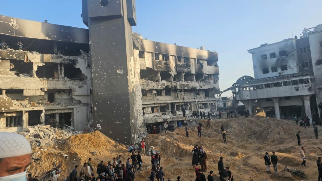 جامعة كولومبيا توقف 4 طلاب