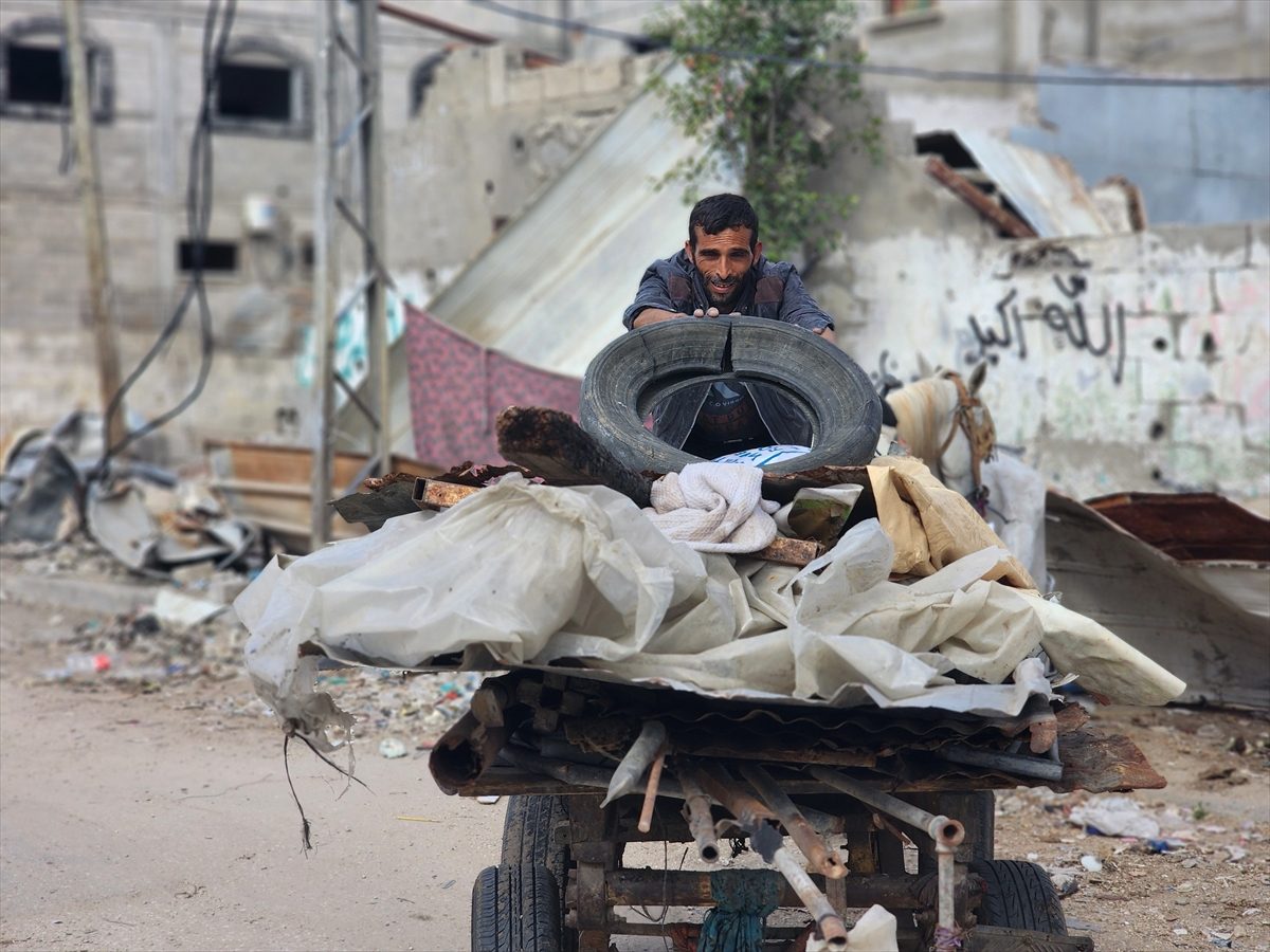 فلسطينيون ينزحون من رفح إلى غربي قطاع غزة/الأناضول<br>