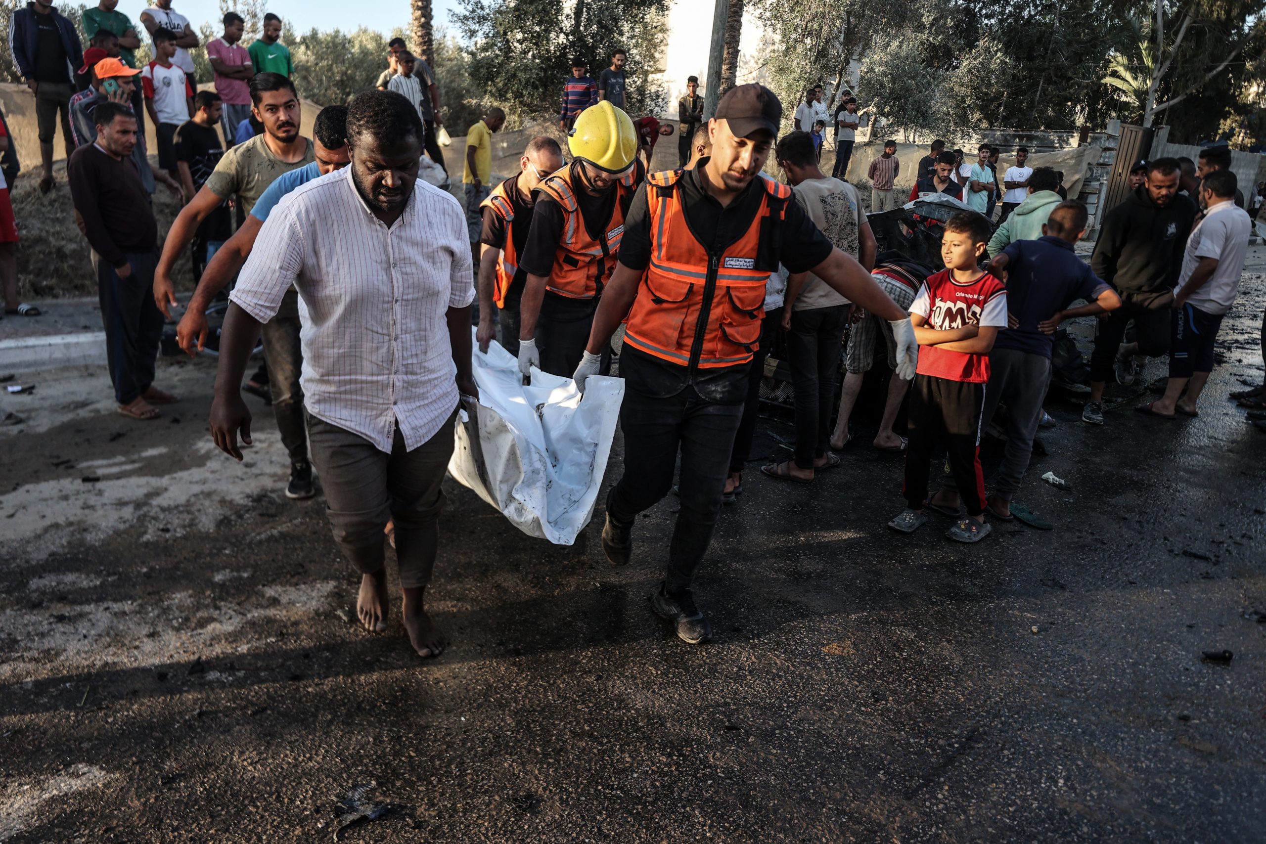 شهداء في جرائم جديدة لإسرائيل.. الاحتلال ينفذ اقتحامات بمركز رفح، وصحة غزة تكشف عن آخر حصيلة للضحايا