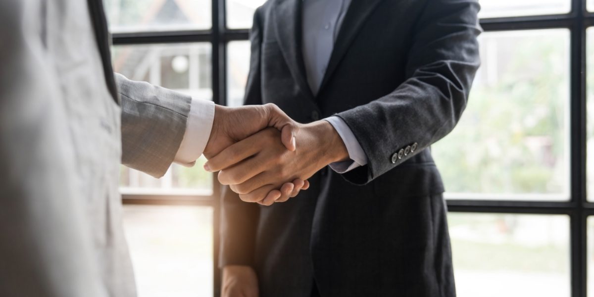 كيف تستقيم الحياة في وطن لا مكان فيه للأخلاق؟