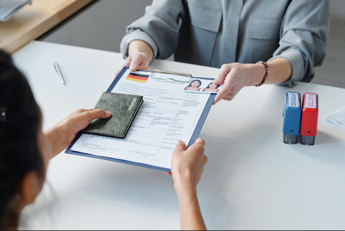 تأشيرة العمل في ألمانيا /Shutterstock