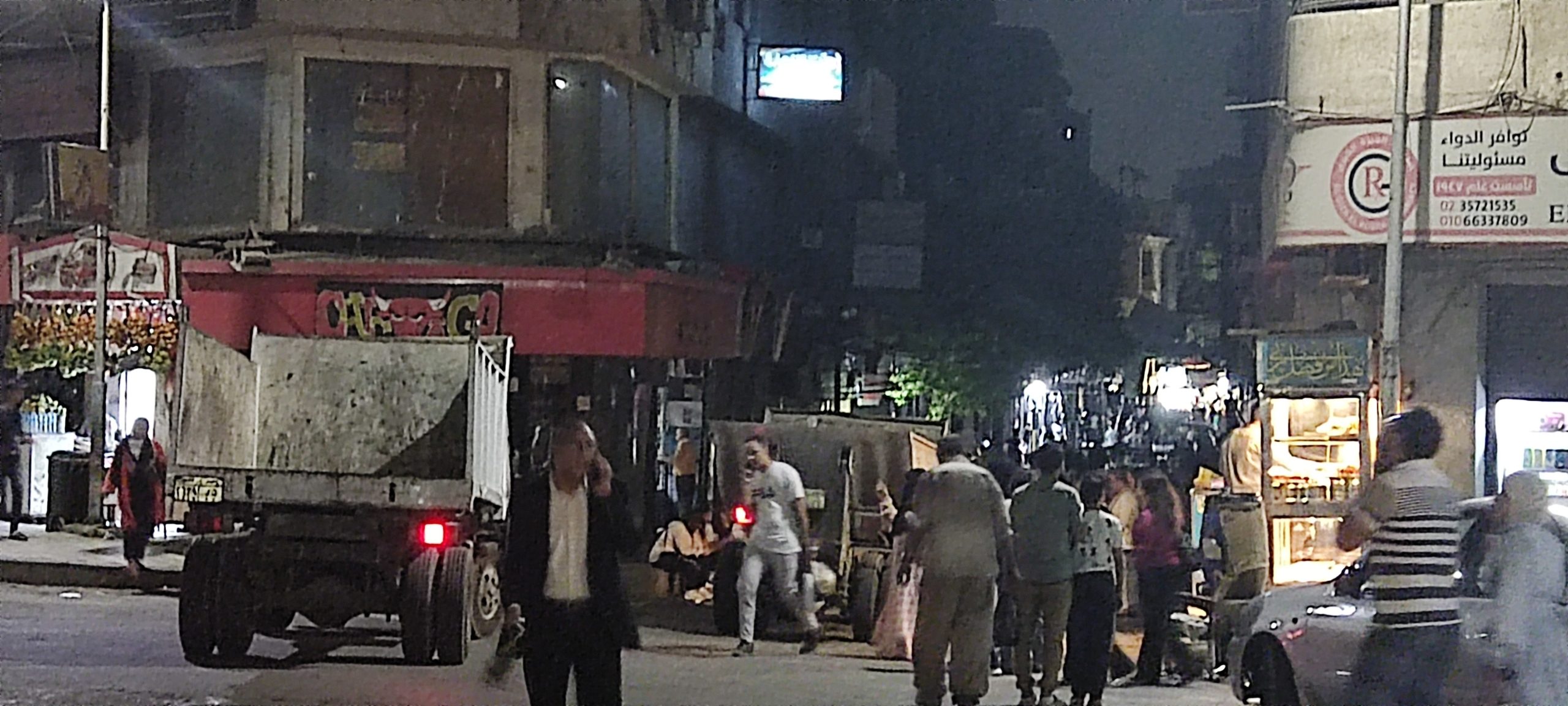 قرار إغلاق المحلات التجارية قبل العاشرة والنصف