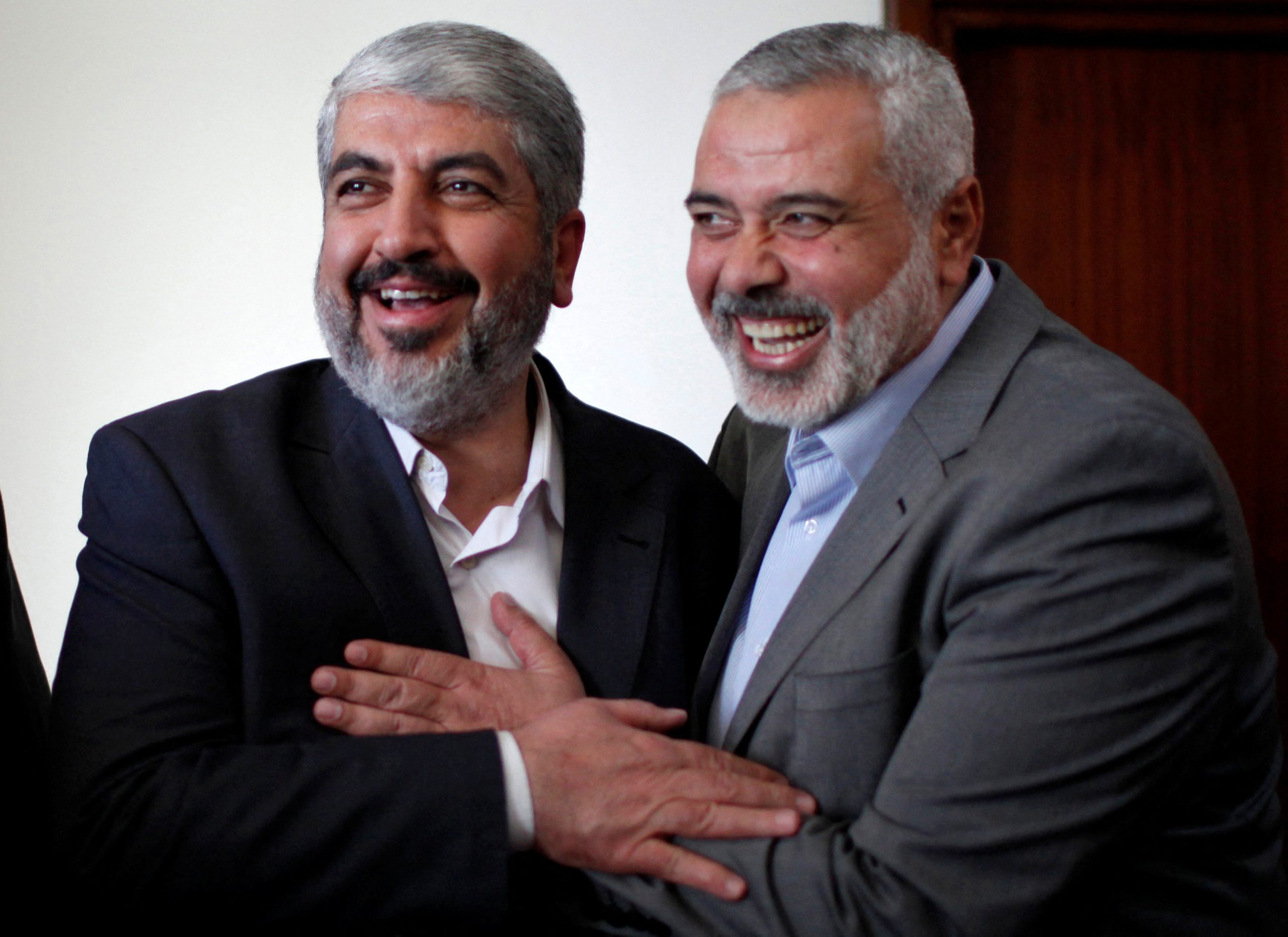 رئيس المكتب السياسي لحركة حماس إسماعيل هنية مع قائد حركة حماس في الخارج خالد مشعل/ رويترز