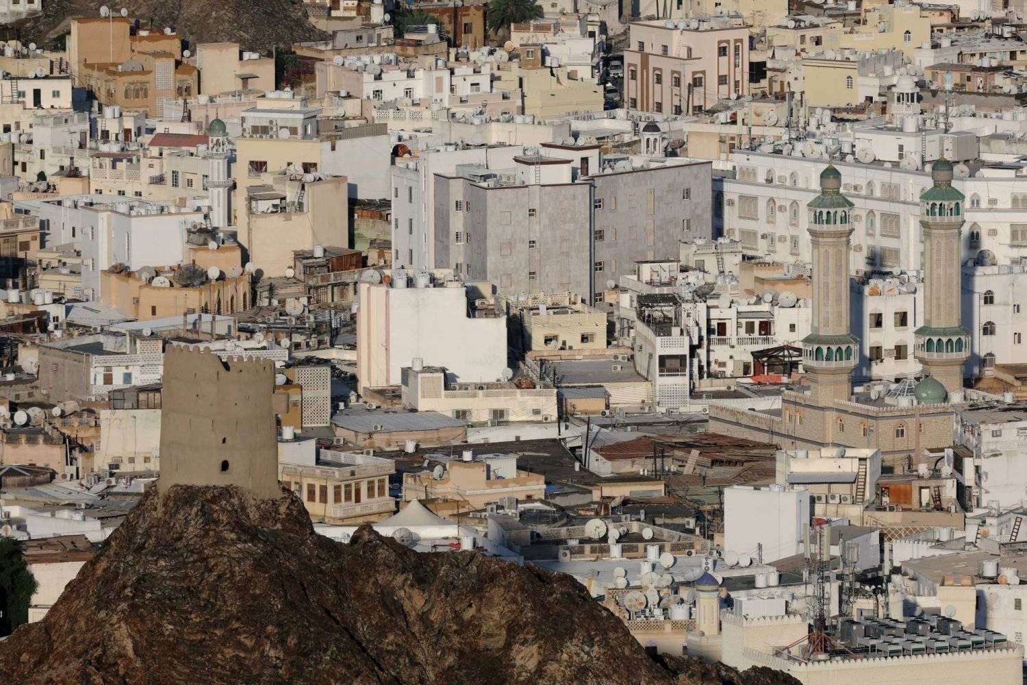“الجناة عُمانيون”.. شرطة مسقط تكشف تفاصيل جديدة حول المتورطين بإطلاق النار على مسجد في العاصمة
