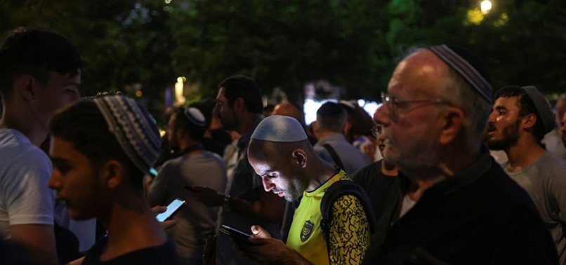 “ستُدفن الأسبوع المقبل”.. رسائل نصية بالاسم والعنوان تثير رعب إسرائيليين بعد تهديدهم بالقتل 