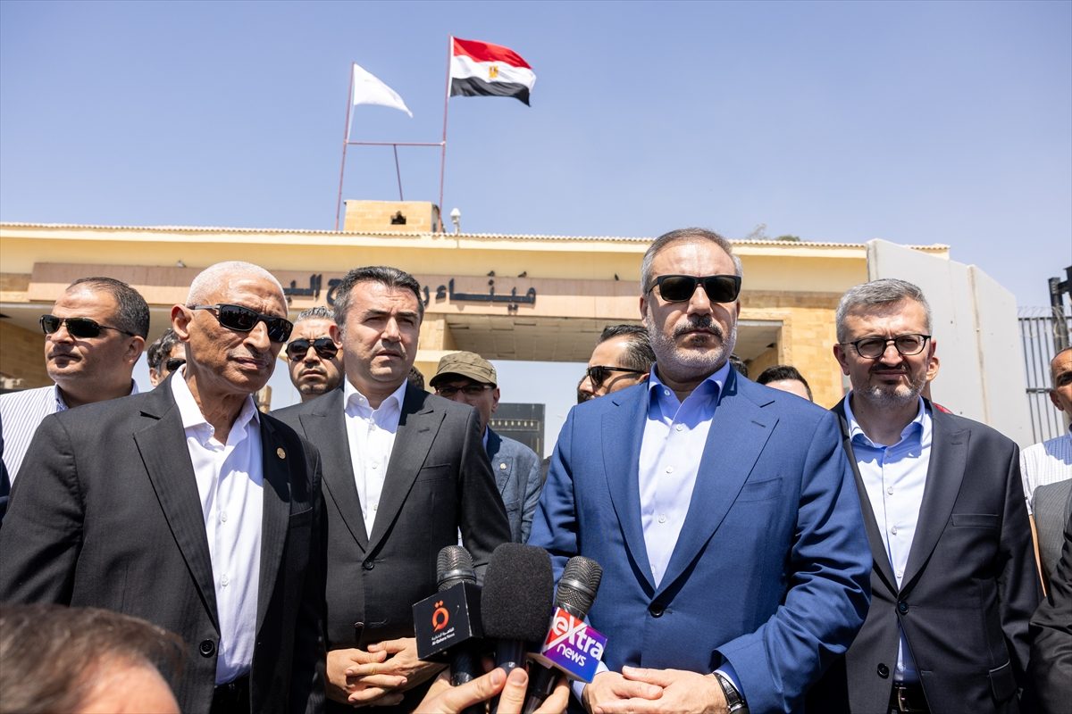 هاكان فيدان يتفقد ميناء العريش وبوابة رفح الحدودية.. وجه رسالة للدول الغربية بشأن الإبادة في غزة