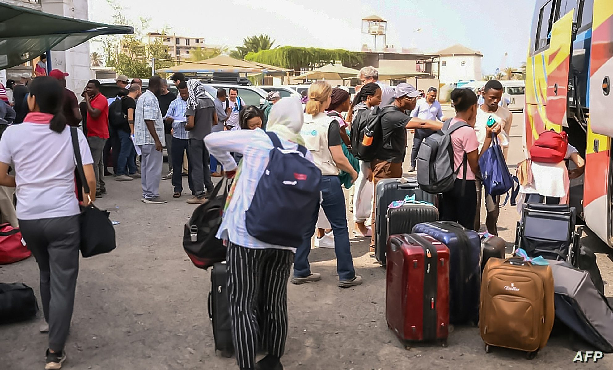 حافلات لنقل اللاجئين السودانيين في مصر الراغبين في العودة لبلادهم