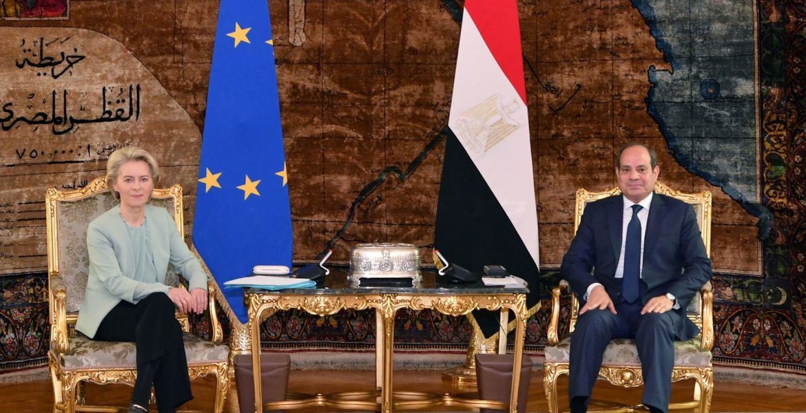 رئيسة الاتحاد الأوروبي خلال زيارتها إلى القاهرة ناقشت مساعدات أوروبية إلى مصر - رويترز
