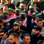 السلاح الفلسطيني مُلاحَق في لبنان! بيروت تتعرّض لضغوط خارجية بسببه، فهل تتخلى المقاومة عنه؟