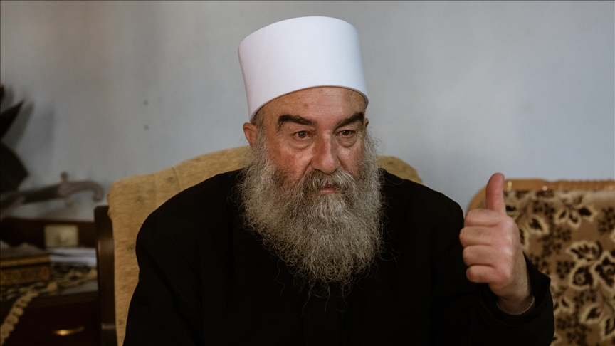 من الولاء لنظام الأسد إلى الاستقواء بإسرائيل.. من هو حكمت الهجري؟